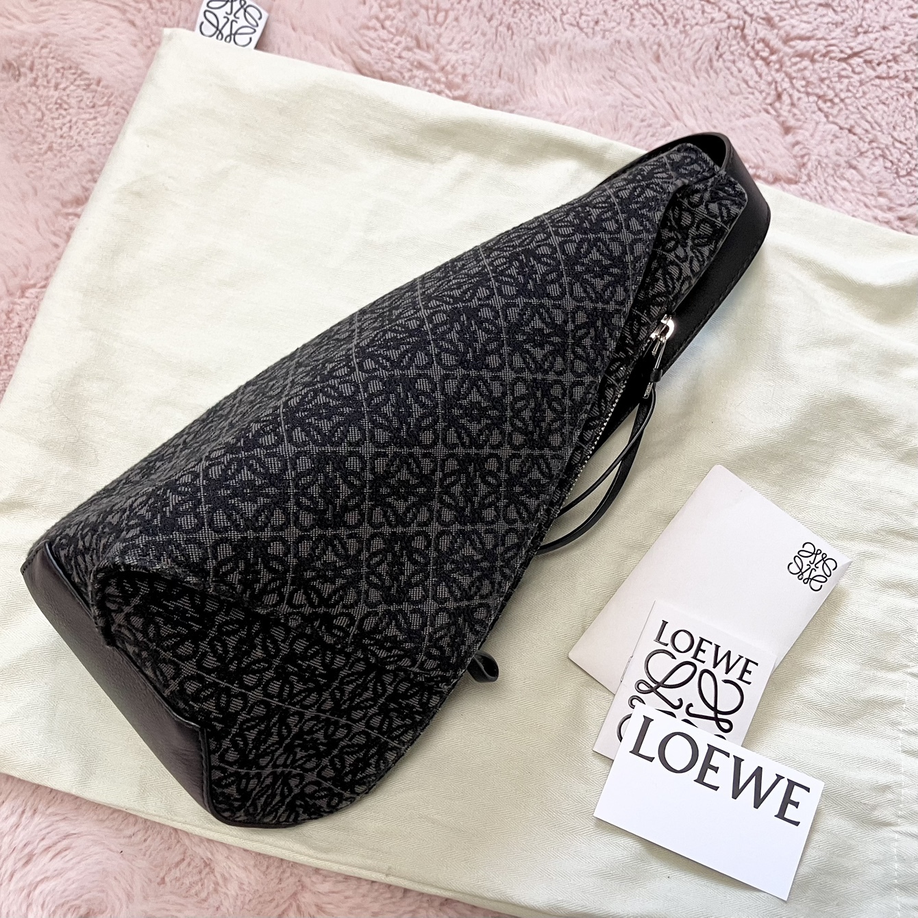 中古品★LOEWE★アントン スリングバッグ ブラック