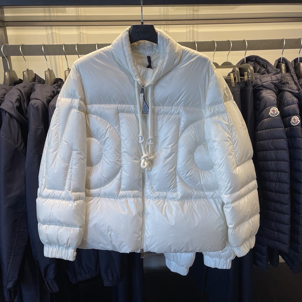 お買い得！！★ モンクレール ★ Sapins ダウンジャケット