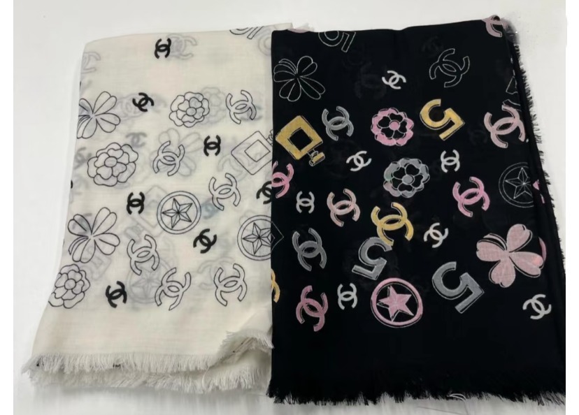 【カラフルORモノトーンが可愛い♡】CHANEL スカーフ