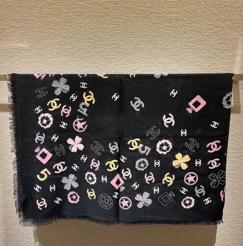 【カラフルORモノトーンが可愛い♡】CHANEL スカーフ