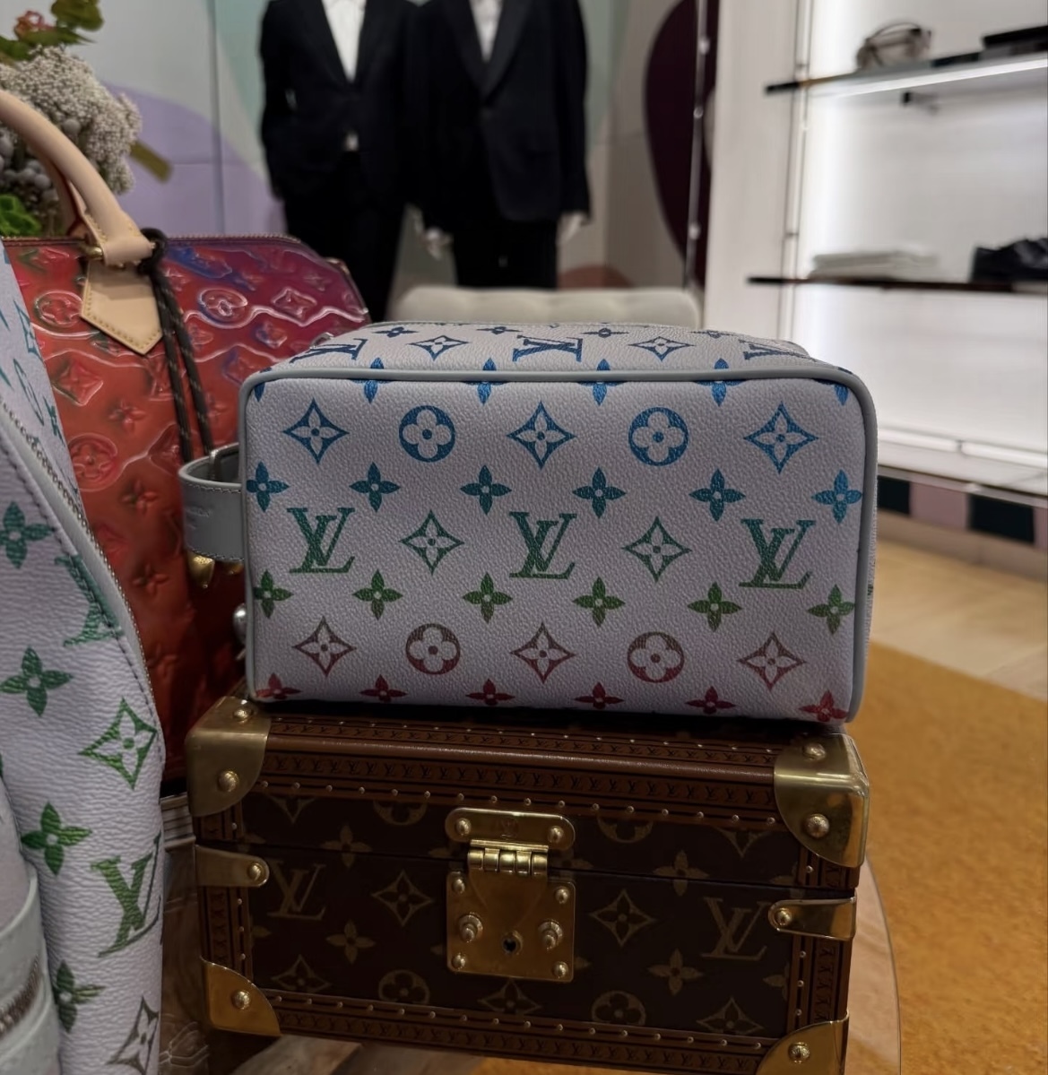 華やかな色彩が目を惹く♪】Louis Vuitton☆ドップ・キット
