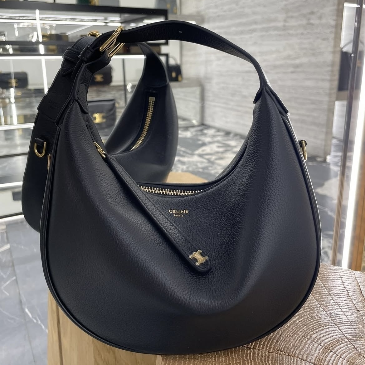 25SS【CELINE】セリーヌ ショルダーバッグ ティーン ルル 25SS☆】セリーヌ ショルダーバッグ ティーン ルル 人気