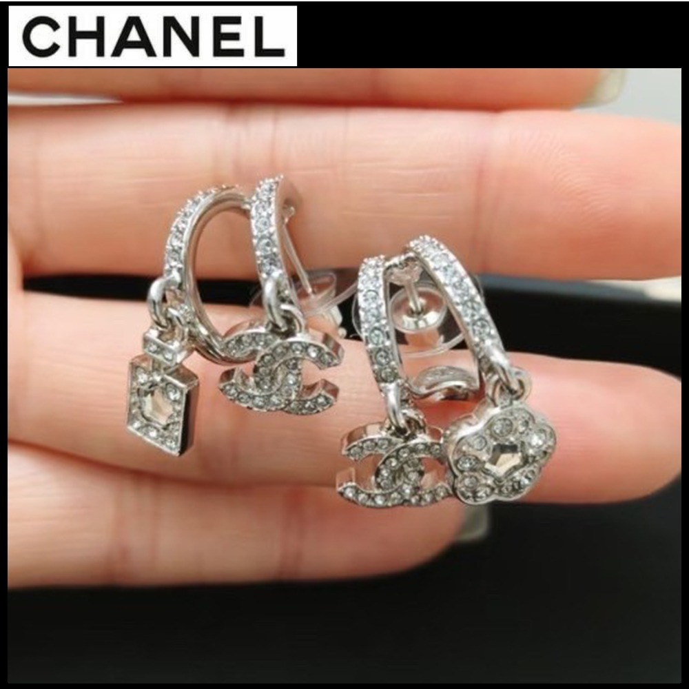 《希少》揺れるシルバーがエレガント【CHANEL】ペンダントピアス
