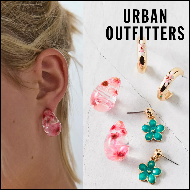 Urban Outfitters☆ エレガントフラワー・ピアスセット