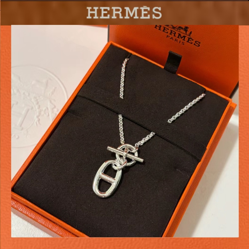 日常と特別を彩る【HERMES】シェーヌダンクル ペンダント