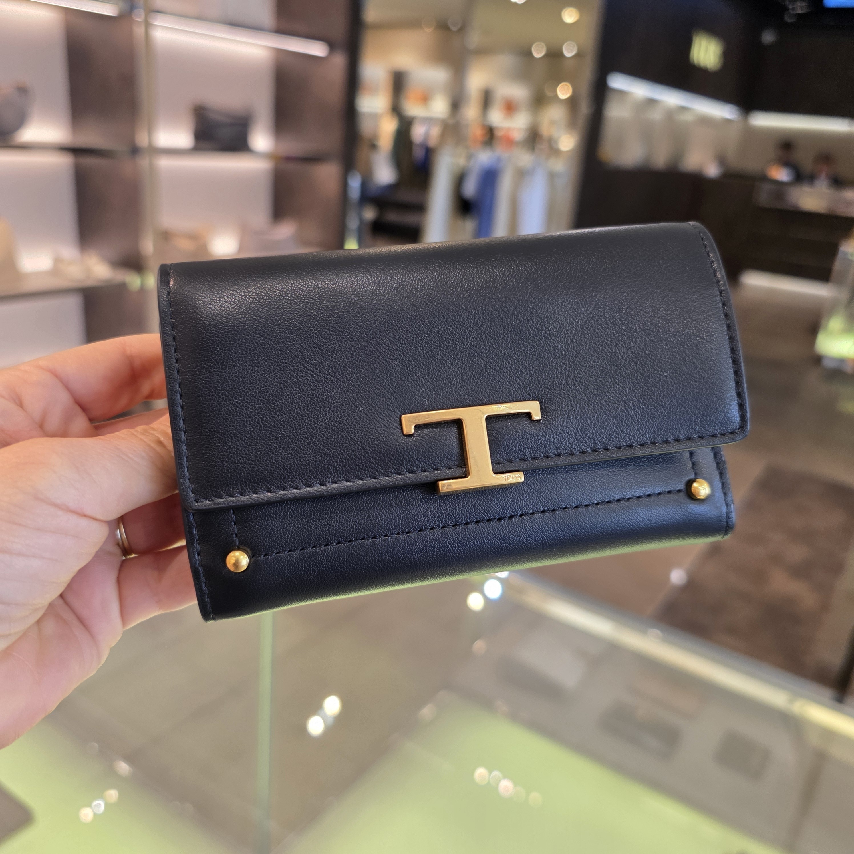 VIP大特価セール!【TOD'S】T タイムレス 三つ折り財布 送料込み