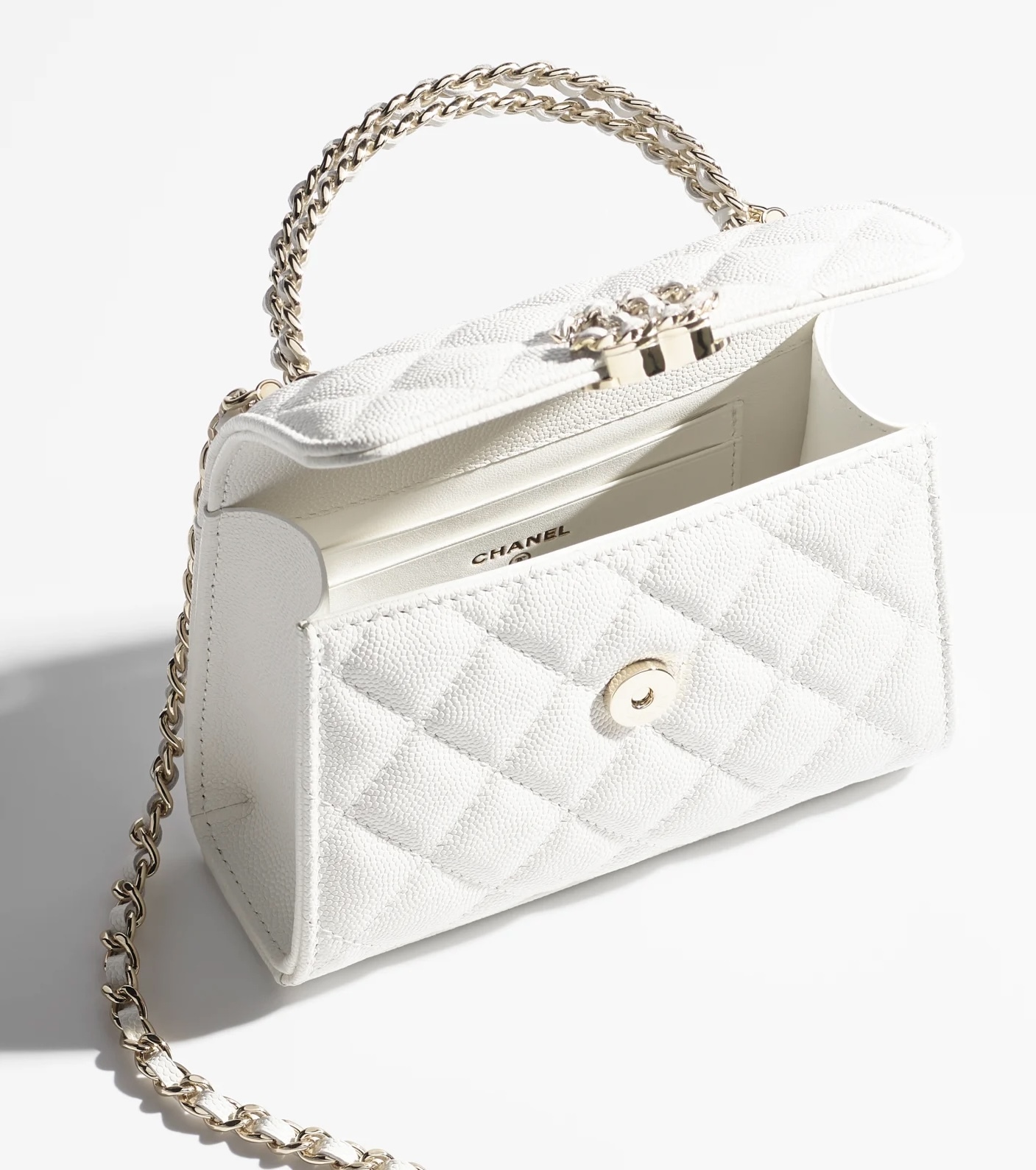 【19風ロゴが可愛い】CHANEL★クラッチバッグ★25S限定 19風ロゴが可愛い】CHANEL☆クラッチバッグ☆25S限定 (CHANEL