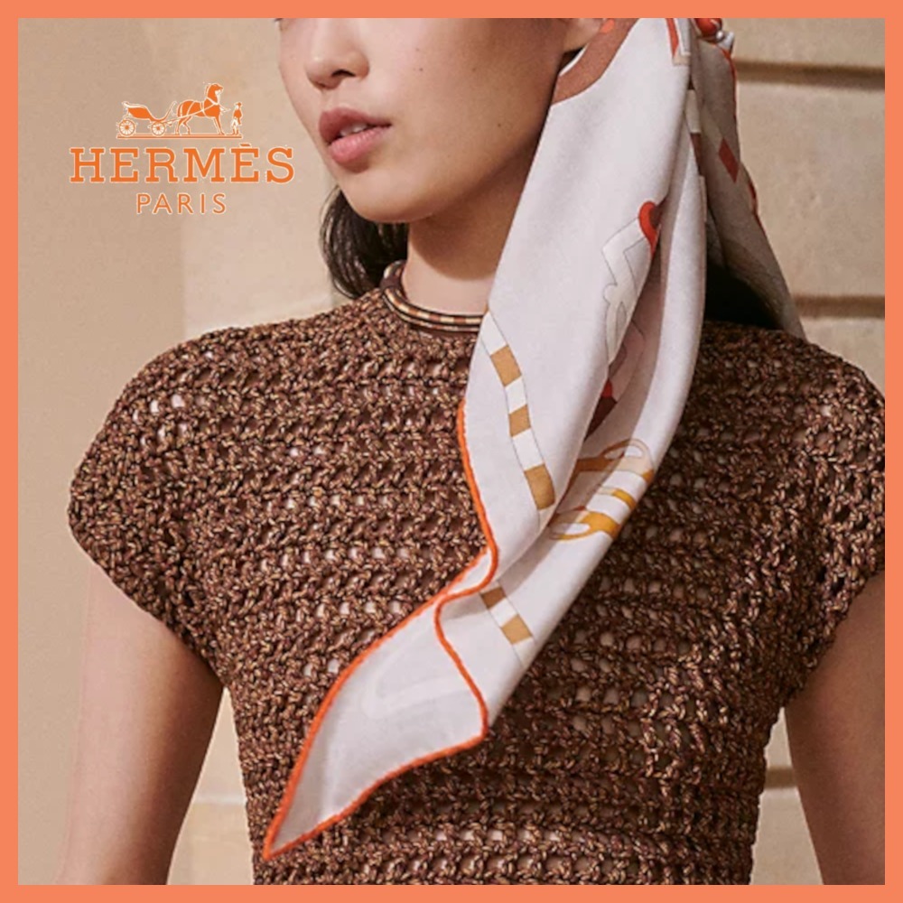 【使い方自由♪】HERMES トライアングル 三角スカーフ