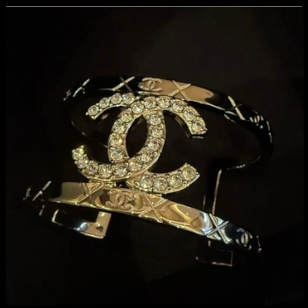 【存在感バツグン♪】CHANEL バングル