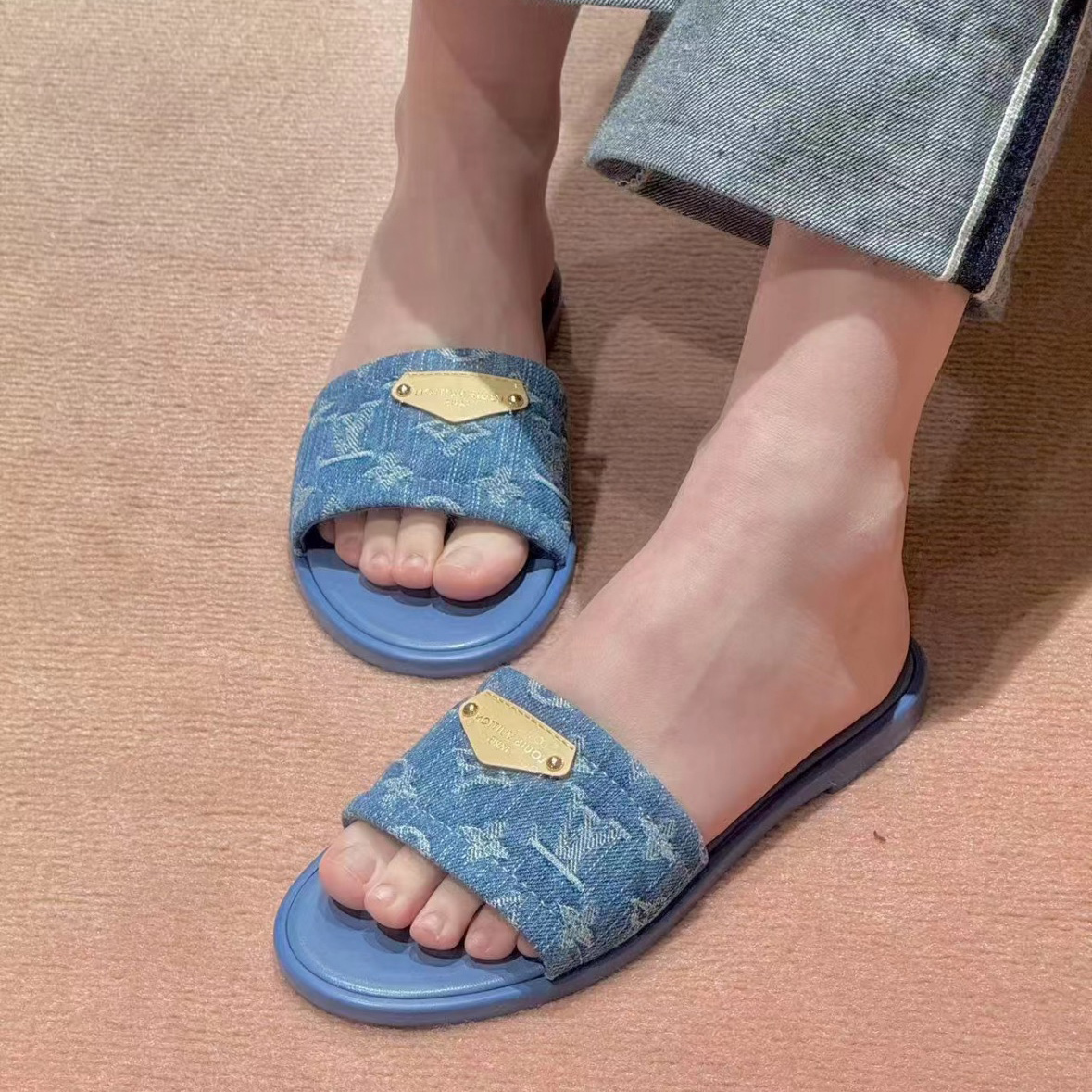 関税込 フラットミュール Louis Vuitton Lily Flat Mule 1AGX73