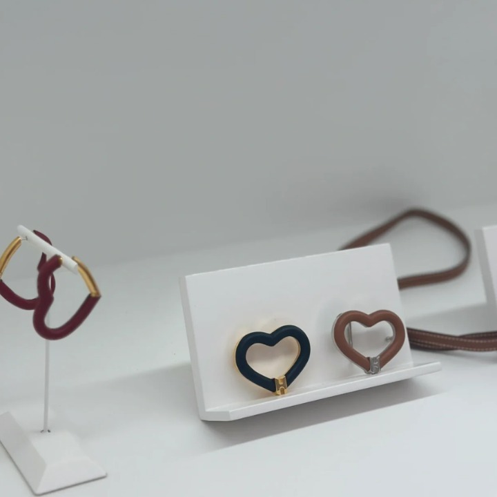 《存在感◎》HERMES ハートピアス
