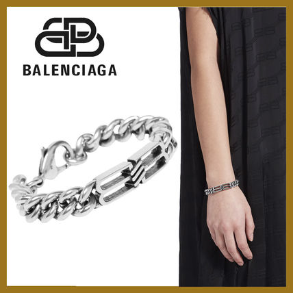 重厚な存在感【BALENCIAGA】PlateTwist ブレスレットでシルバー シルバー（銀色）系 BALENCIAGA(バレンシアガ) ブレスレット