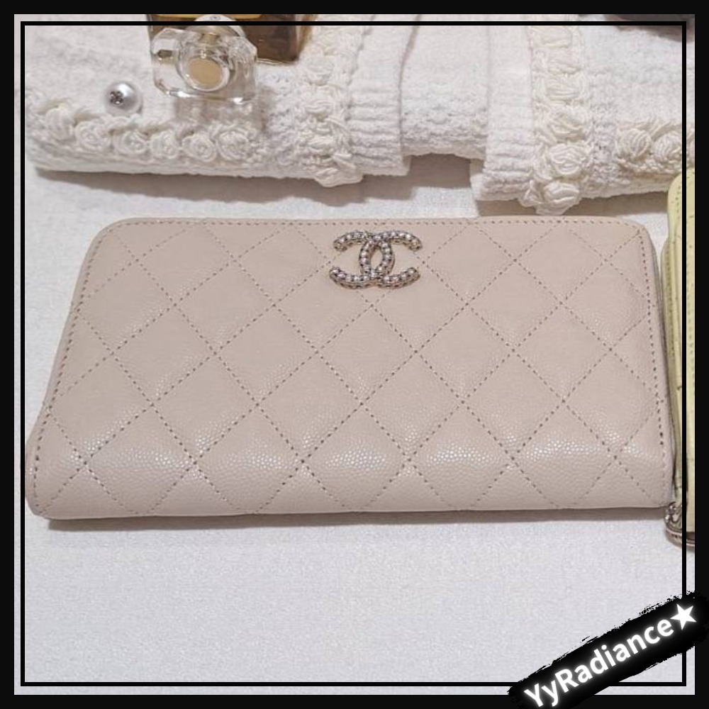 【上品ベージュに煌めくロゴ♡】CHANEL 長財布