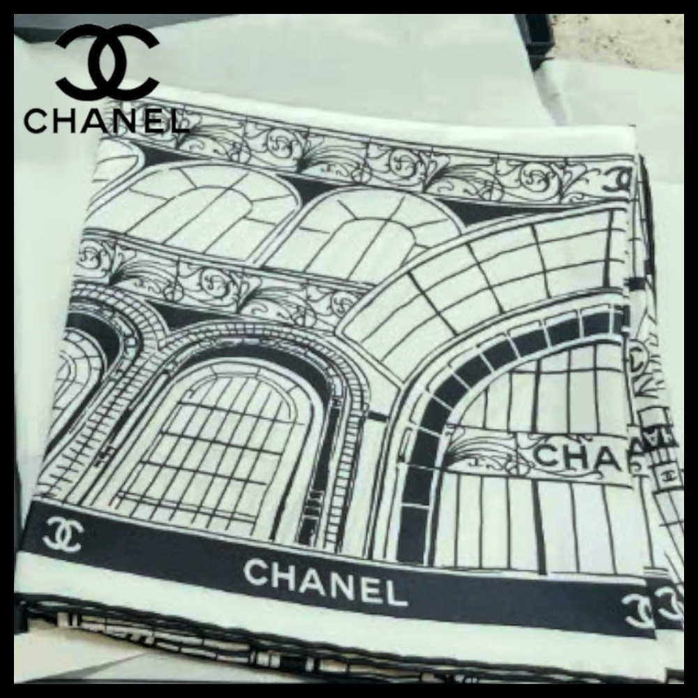 【使い方それぞれ♪】CHANEL スカーフ