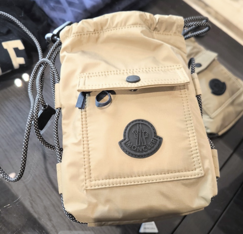 【MONCLER】MAKAIO CROSSBODY リップストップクロスボディー