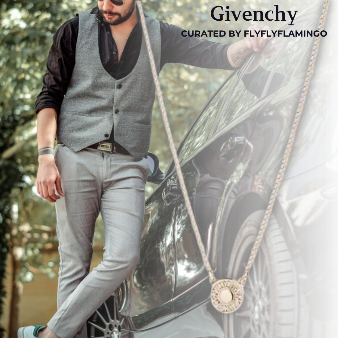 上品!【Givenchy】ゴールドトーン ロゴ ペンダント ネックレス