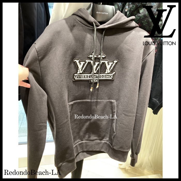 【高級感溢れるLVロゴ】LOUIS VUITTON★フーディ