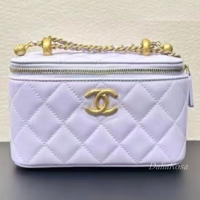 チェーンがポイント可愛い♡【CHANEL】ミニバニティバッグ
