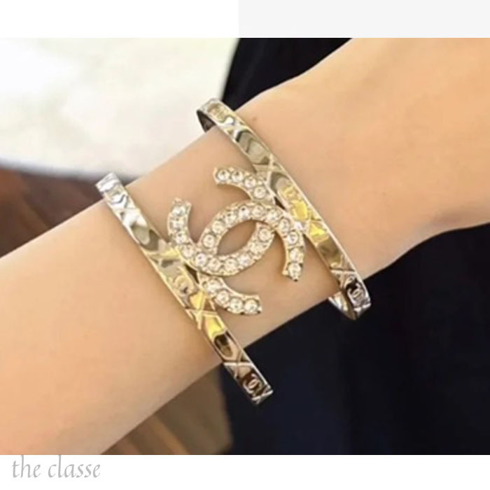 *華やかで上品な輝き*【CHANEL】バングル 華やかで上品な輝き*】CHANEL バングル CC キラキラ