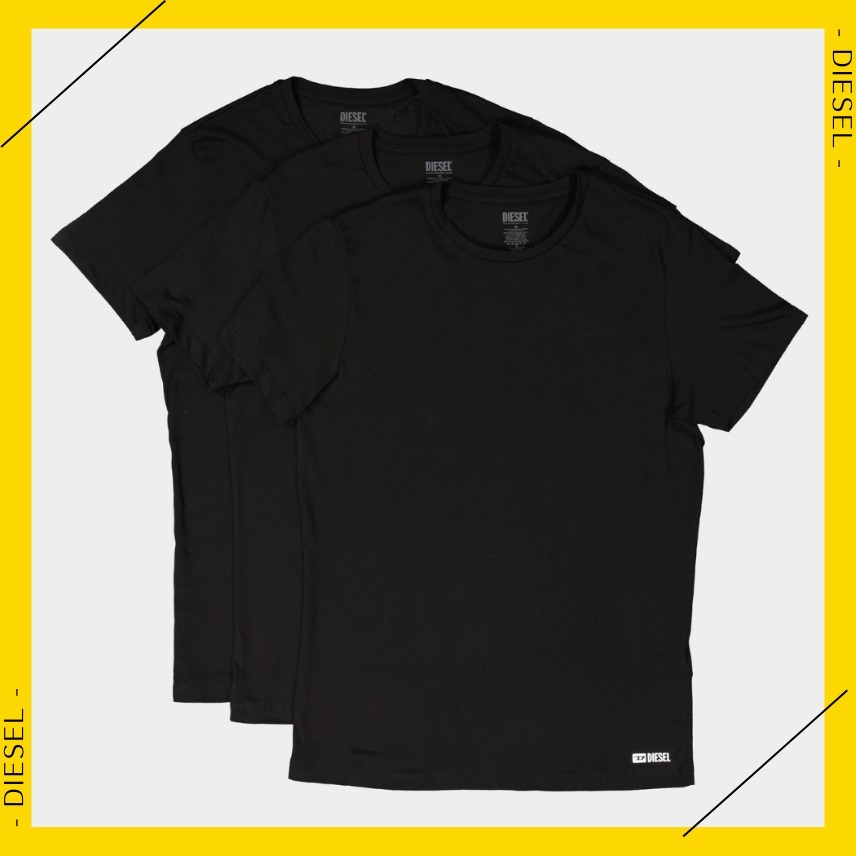 白スニーカーパンツ財布バッグデニムにDIESELディーゼルTシャツ