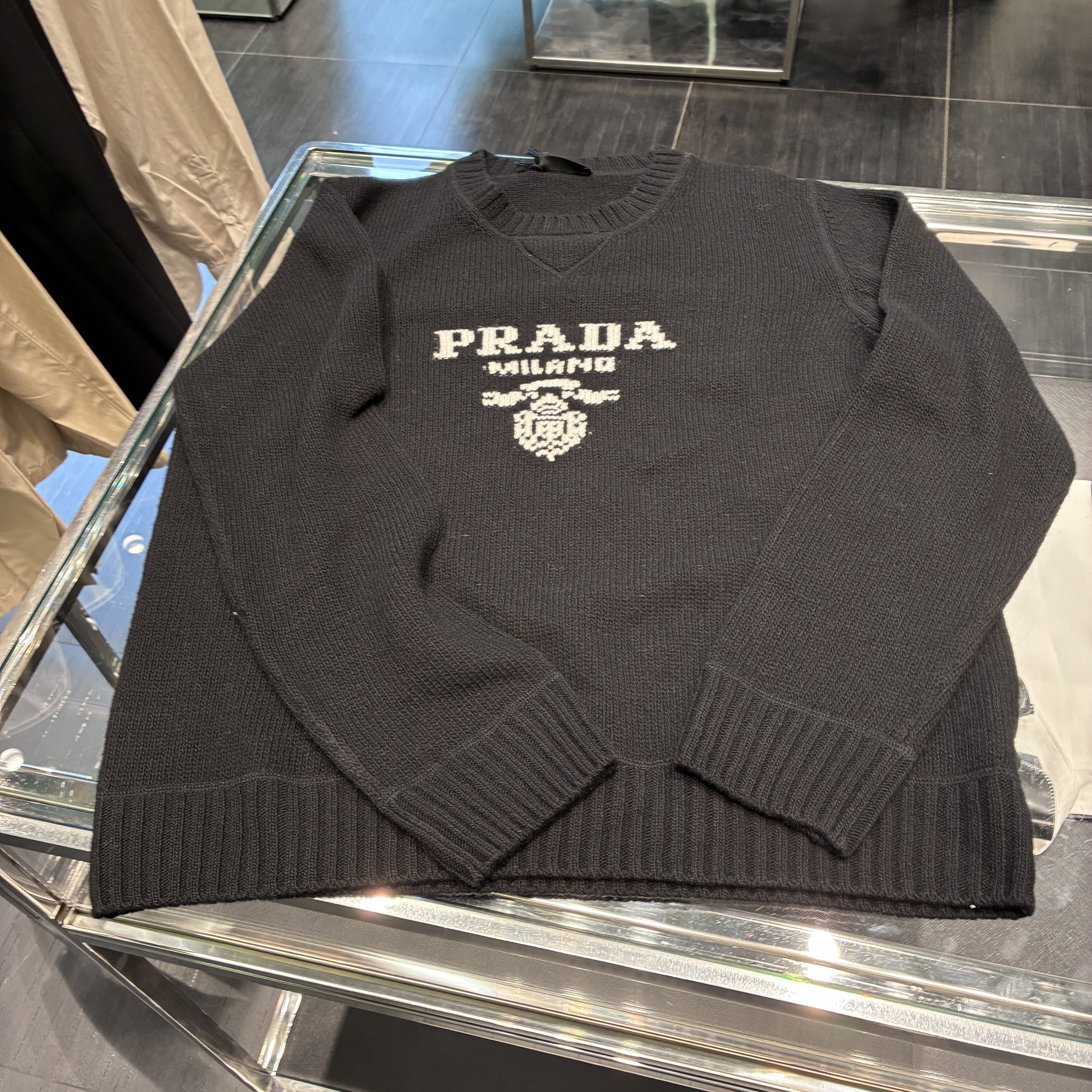 【VIPセール！少数】PRADA（プラダ）ロゴ ニット