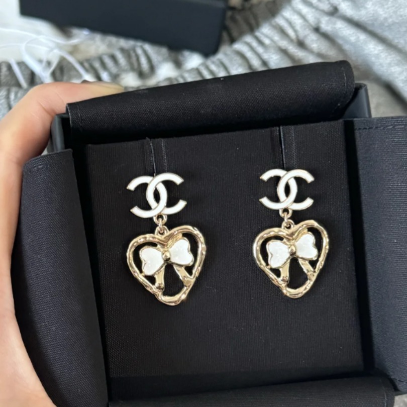 【ハートの中に秘めた輝き♡】CHANEL ピアス キュートなハート☆【CHANEL】シャネル CCロゴ 25P ピアス