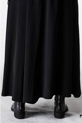 常田大希愛用《Yohji Yamamoto》スカート風ギャザーパンツ