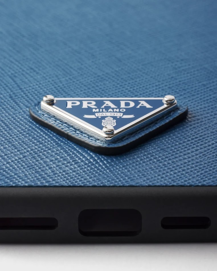 国内買付【PRADA】すぐ届く サフィアーノ iPhone 16 Pro/Pro Max 国内買付【PRADA】すぐ届く サフィアーノ iPhone 16 Pro/Pro Max