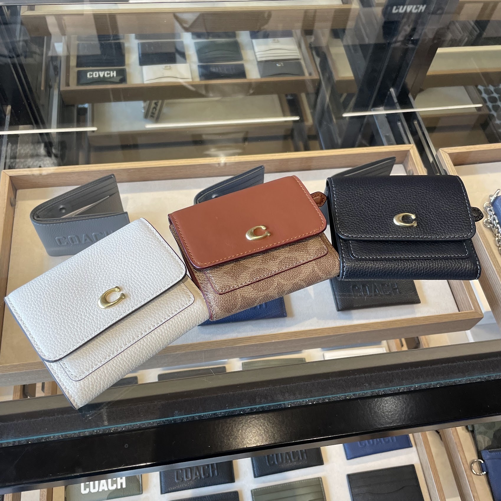 新作 三つ折り COACH★ミラ スモール フラップ ウォレット