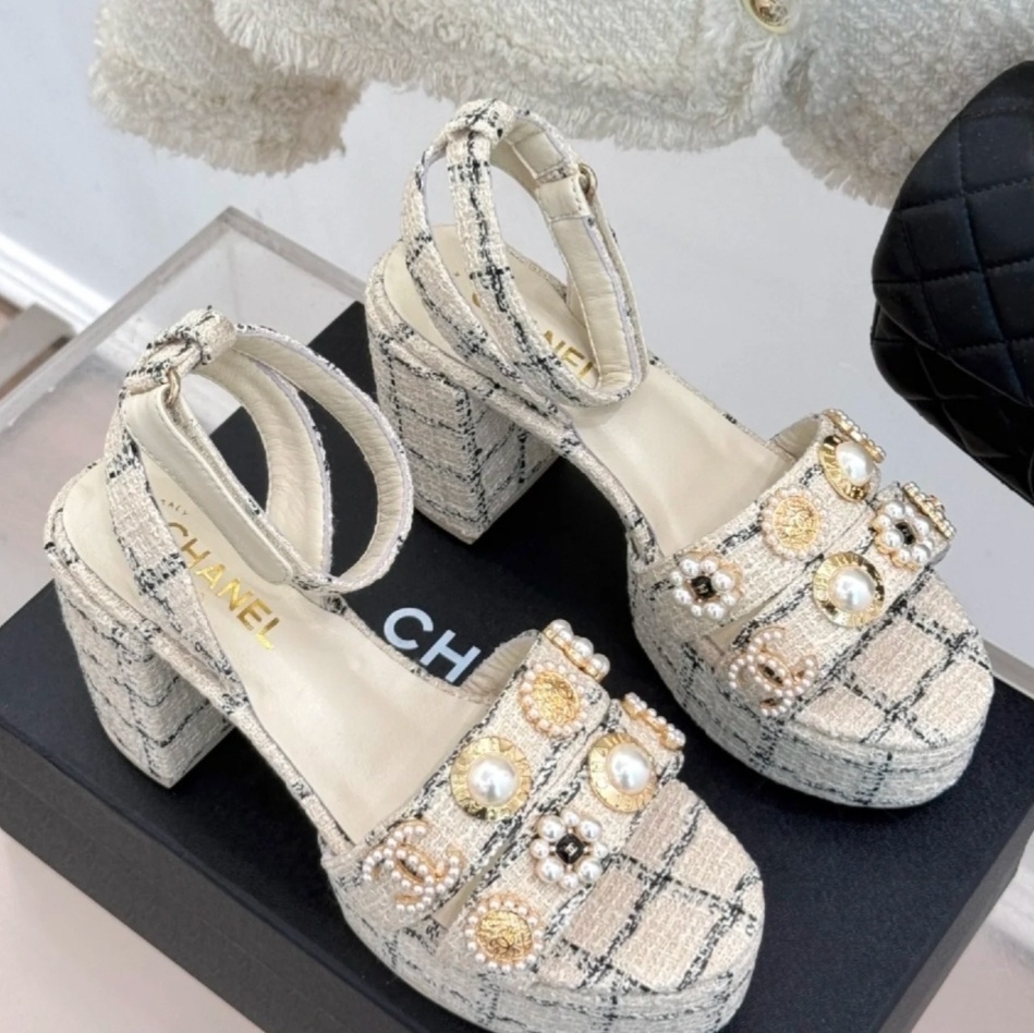 25S CHANEL ツイードとビジューが可愛いすぎ！ 厚底サンダル
