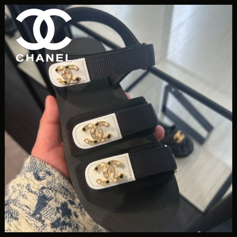 【ロゴが映える♡】CHANEL サンダル
