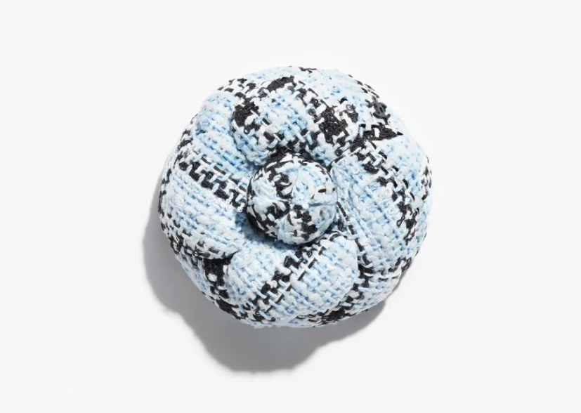 CHANEL☆25SS 新作 カメリア モチーフ ブローチ カメリア モチーフ ブローチ - シルク サテン & ストラス