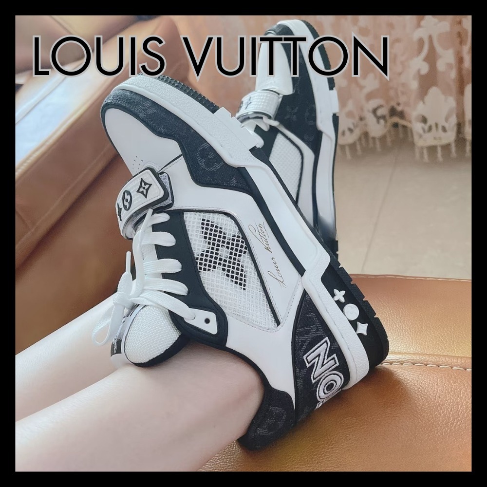 【モノクロで合わせやすい♪】ルイヴィトン Trainer スニーカー