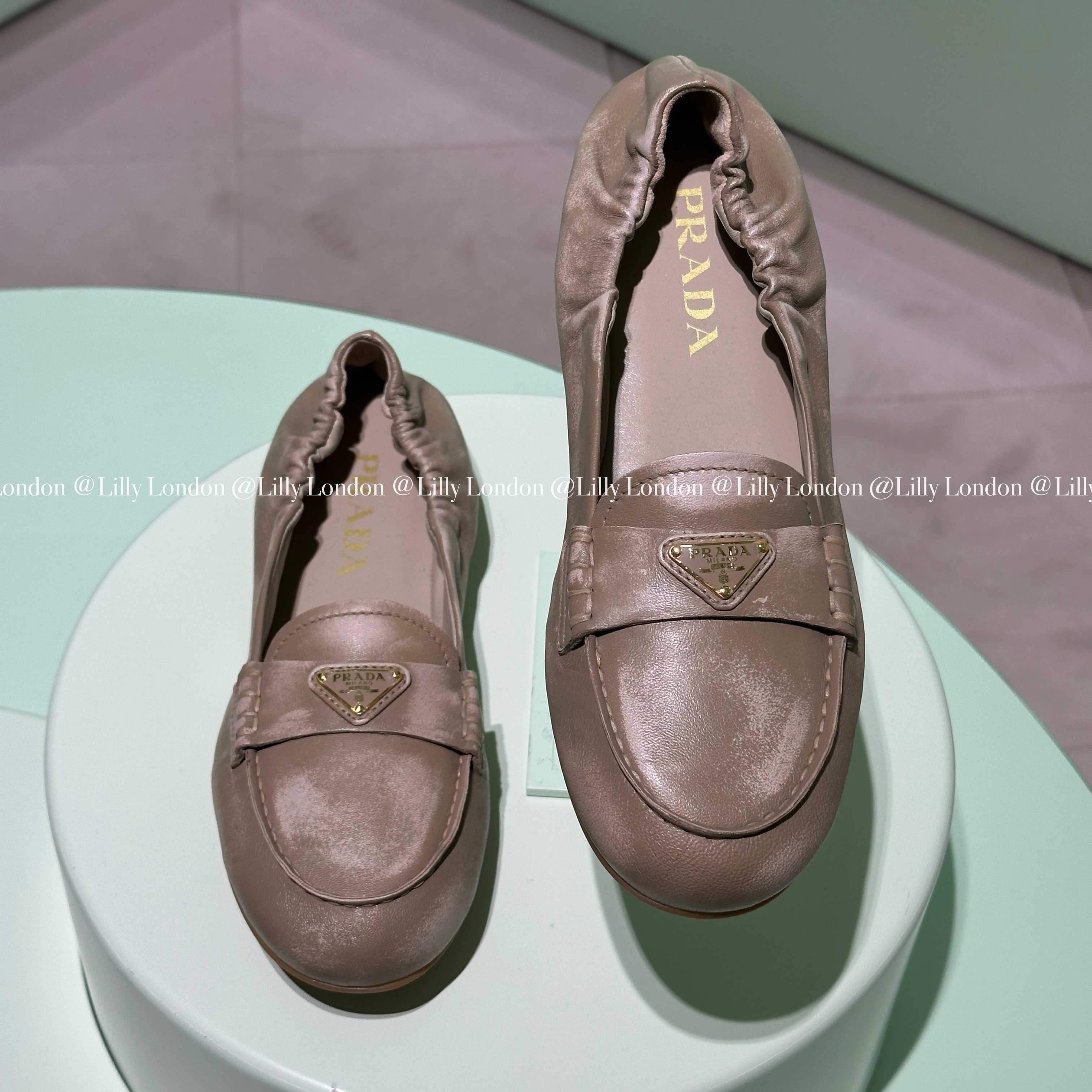 PRADA プラダ ナッパレザー ローファー 1D922N