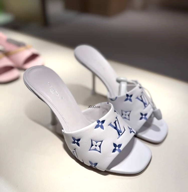 エレガント♪高めのヒールが素敵【LOUIS VUITTON】6AM ミュール 210.jpg