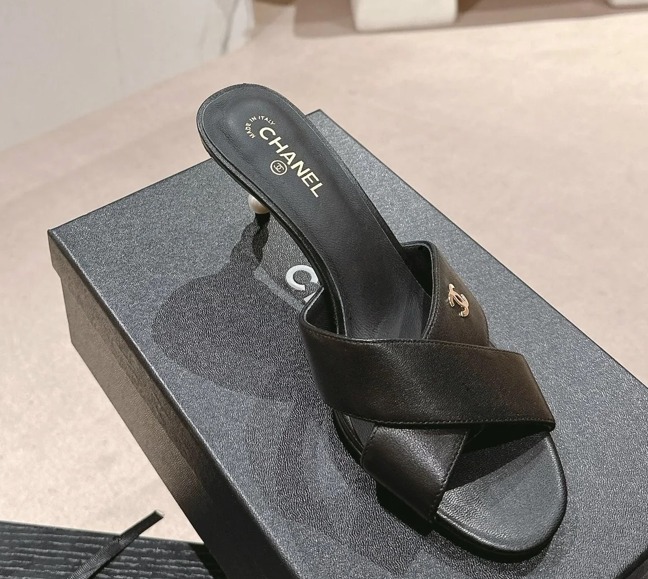 エレガント♡パールのヒールが素敵【CHANEL】サンダル エレガント☆ヒールが素敵】CHANEL サンダル