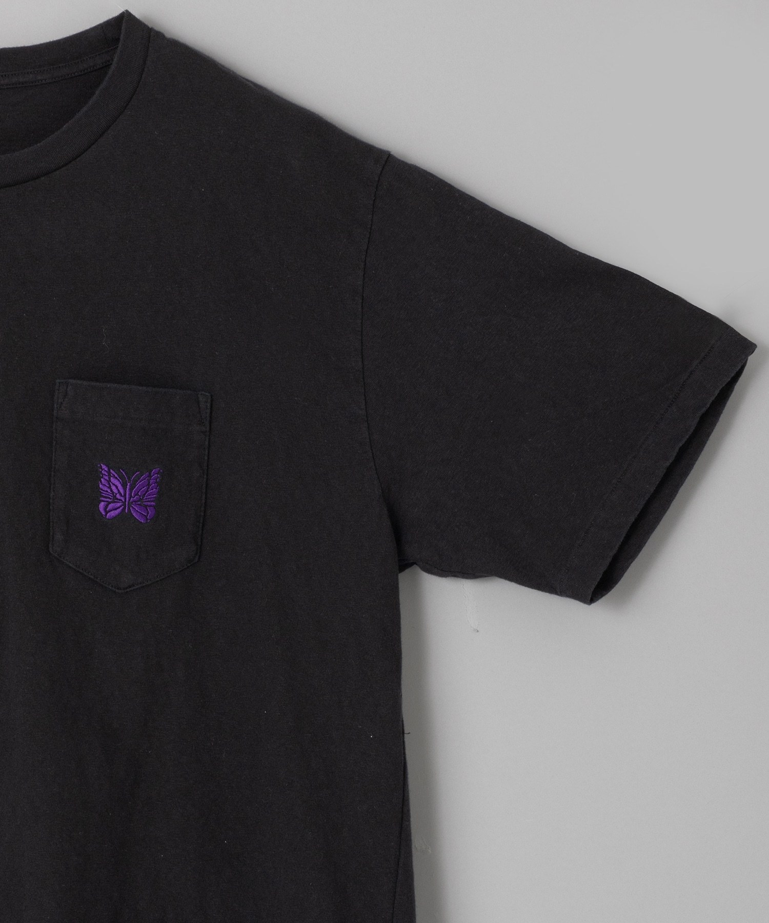 BTS愛用《NEEDLES》コットン 胸ポケット S/S TEE.