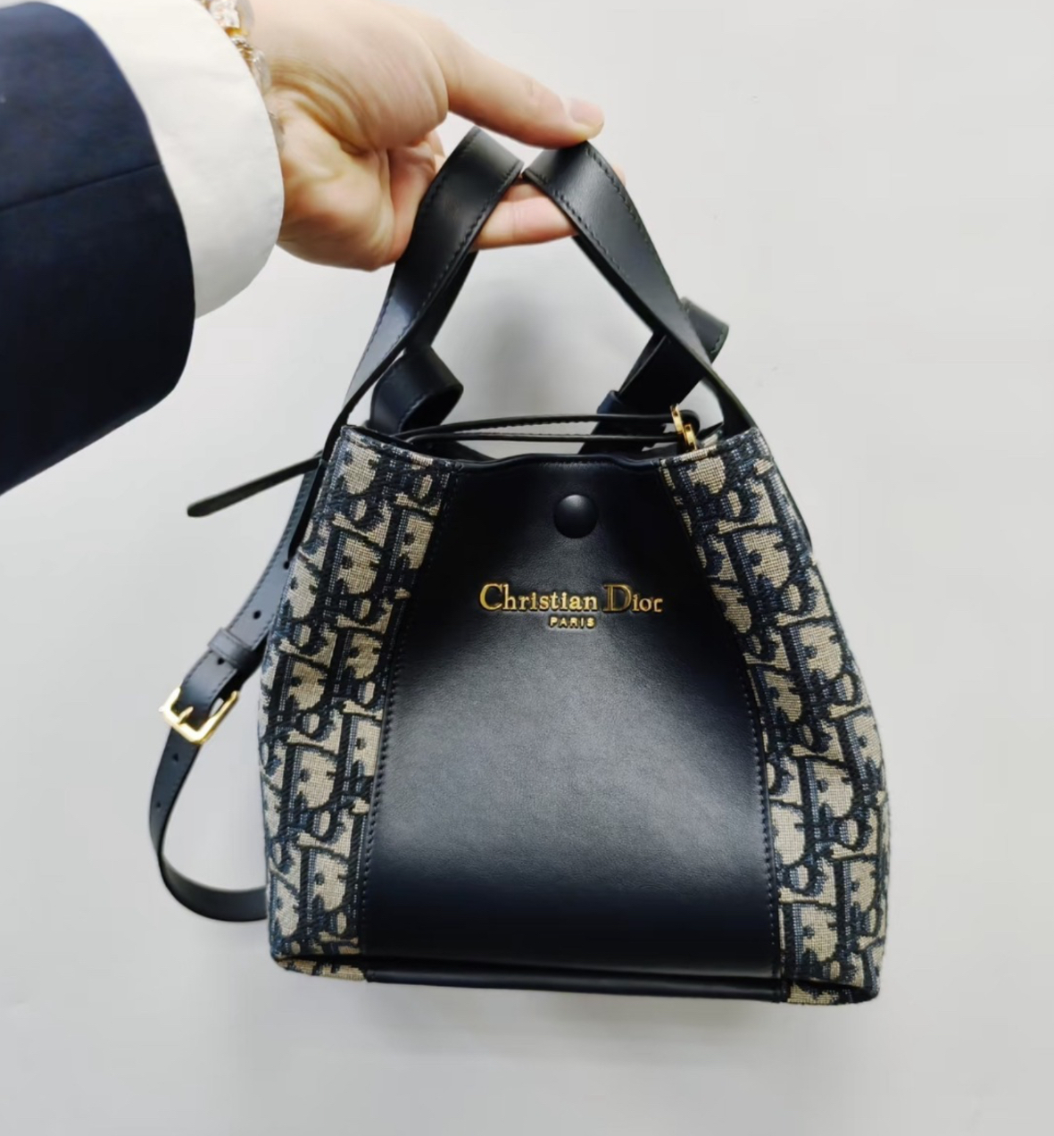 【洗練シルエット♪】Dior★Signature バケットバッグ スモール DIOR | Signature バケットバッグ スモール グレインドカーフスキン