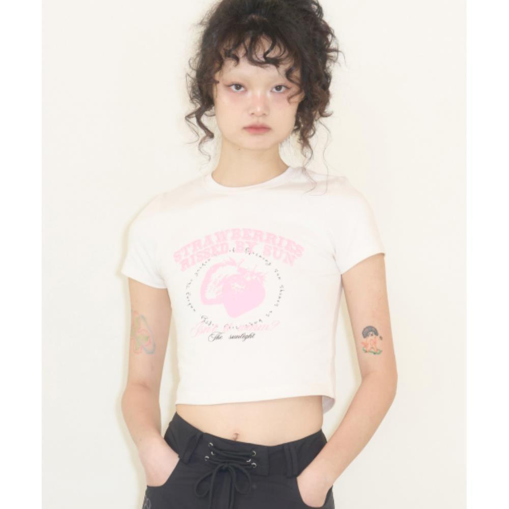 ◇ILLIGO◇ Strawberry Fitted T-shirt Cream
