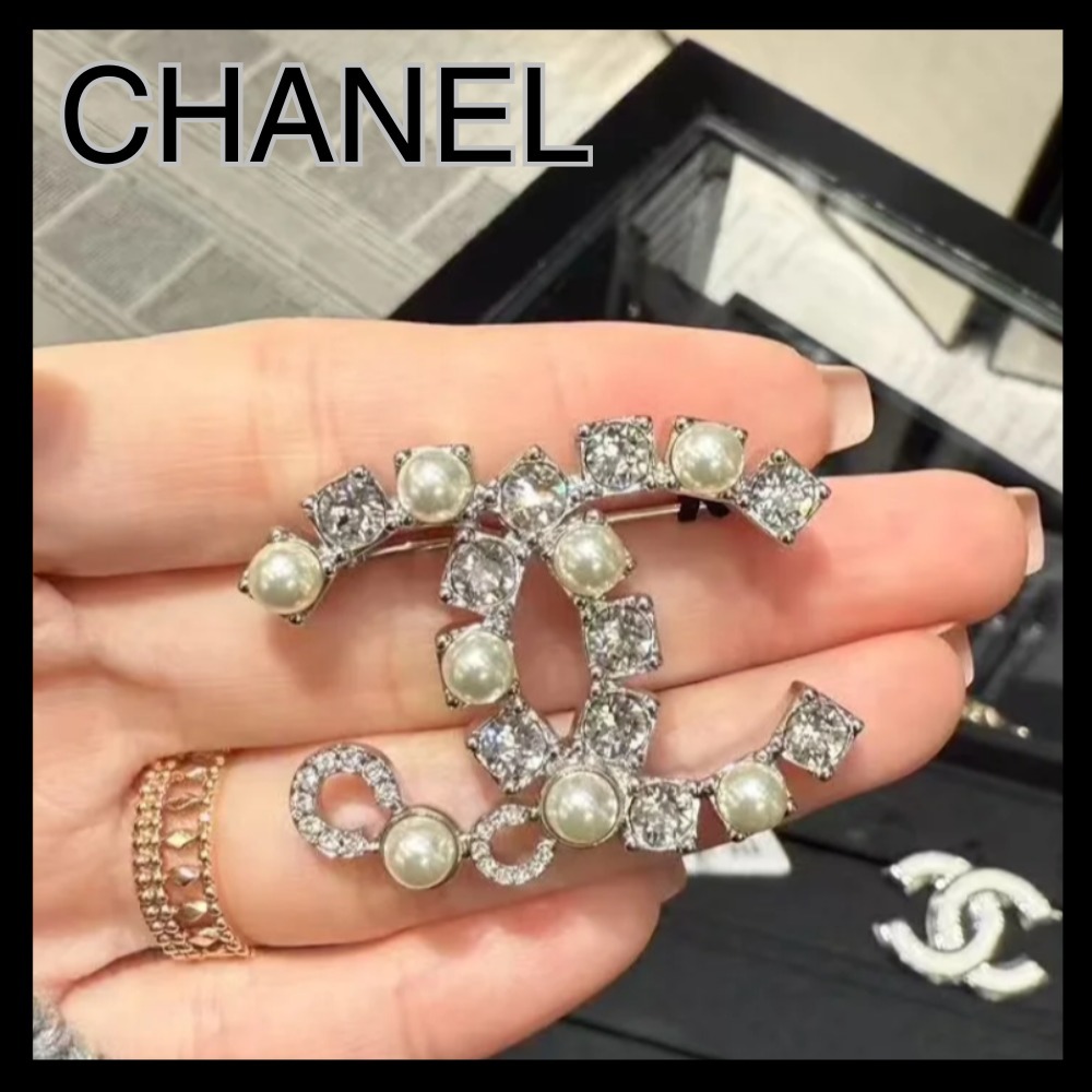 【CCロゴビジューが輝く♪華やか上品】CHANEL ブローチ