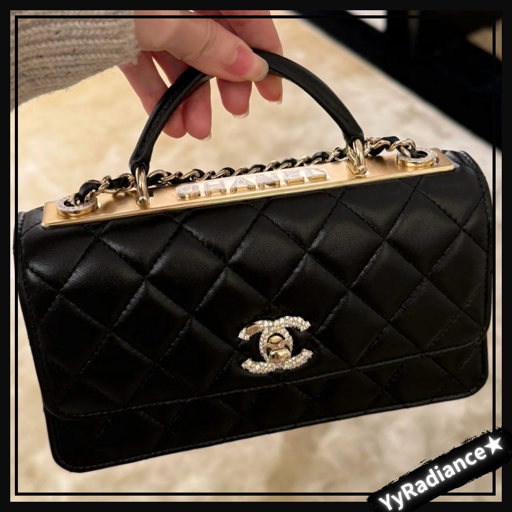 【ロゴとプレートが煌めく♡】CHANEL チェーンウォレット