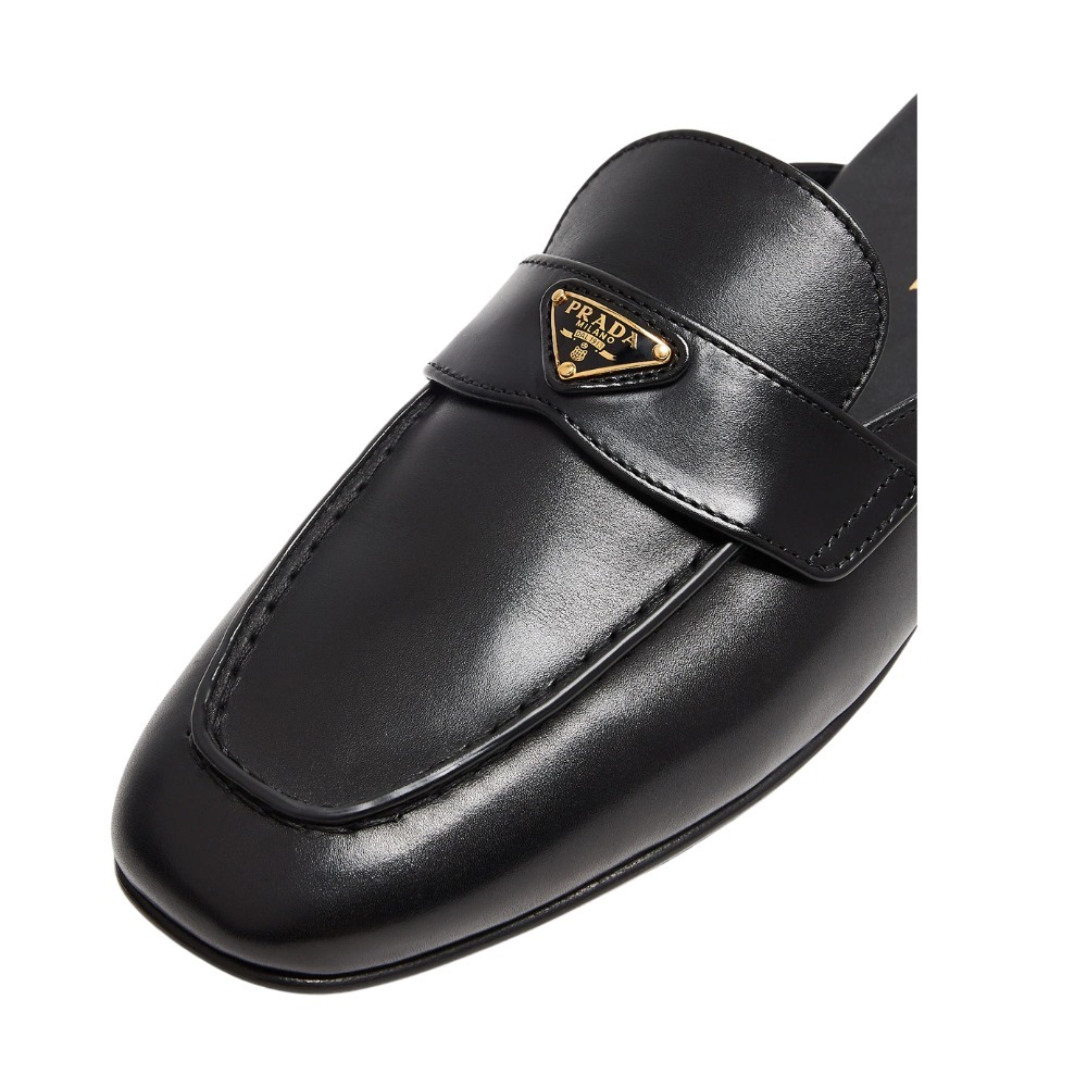 《洗練された個性》【PRADA】レザーミュール フラット プラダ