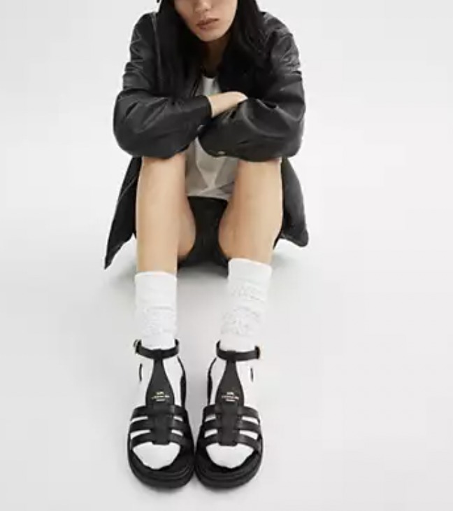 すぐに届く！\"COACH\" フラニー サンダル