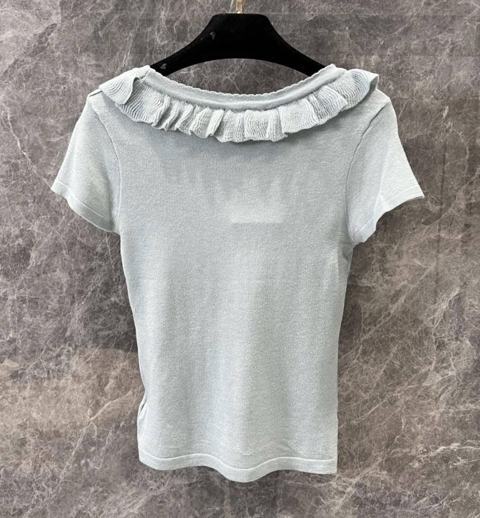【胸元フェミニン♡オシャレに細見え】CHANEL トップス 胸元フェミニン♡オシャレに細見え】CHANEL トップス (CHANEL/T