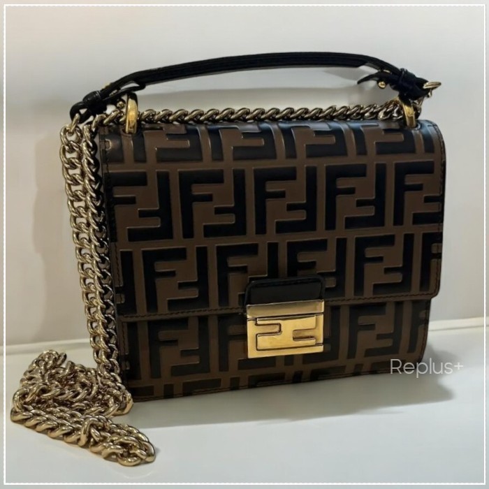 【Fendi】KAN U スモール チェーン ショルダーバッグ 2way