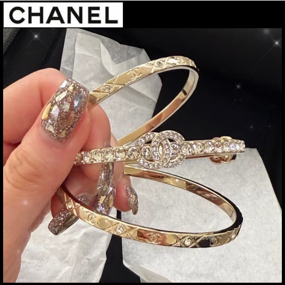 高級感あふれるゴールド 手元も上品に【CHANEL】3連ブレスレット