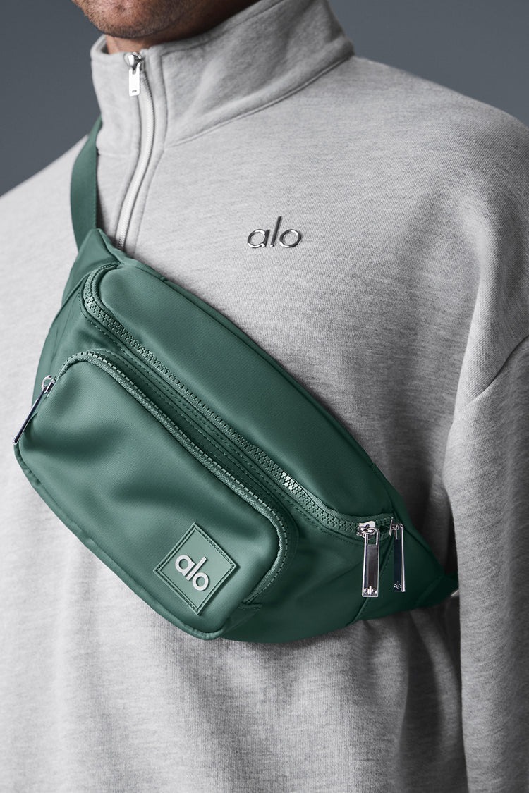 alo Yoga】Explorer Fanny Pack ロゴ入りウエストポーチ