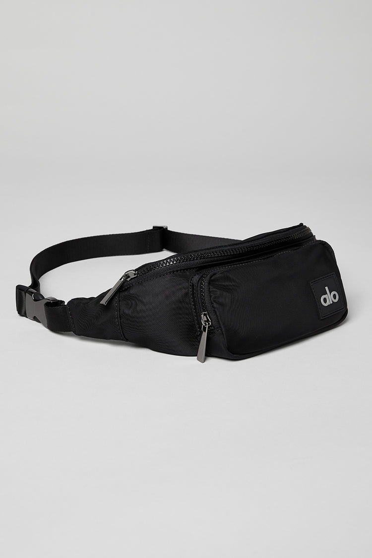 関税込み【Alo Yoga】ウエストバッグ Explorer Fanny Pack alo Yoga】Explorer Fanny Pack ロゴ入りウエストポーチ