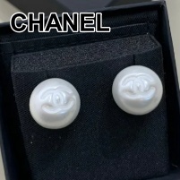 《ぷっくりかわいい》CHANEL ピアス オールホワイト
