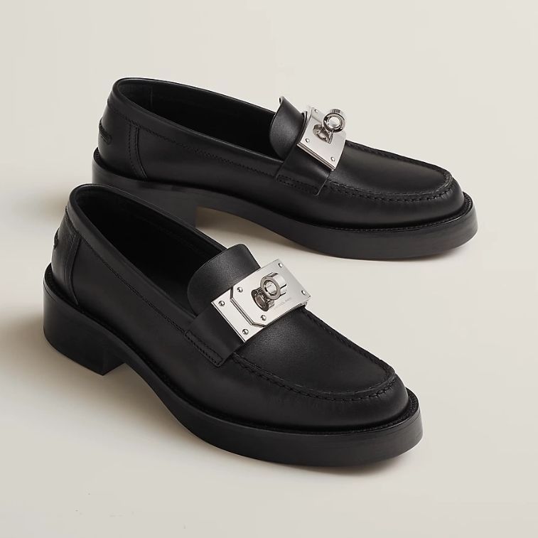 【大きめケリーバックルがポイント】HERMES モカシン《ホット》
